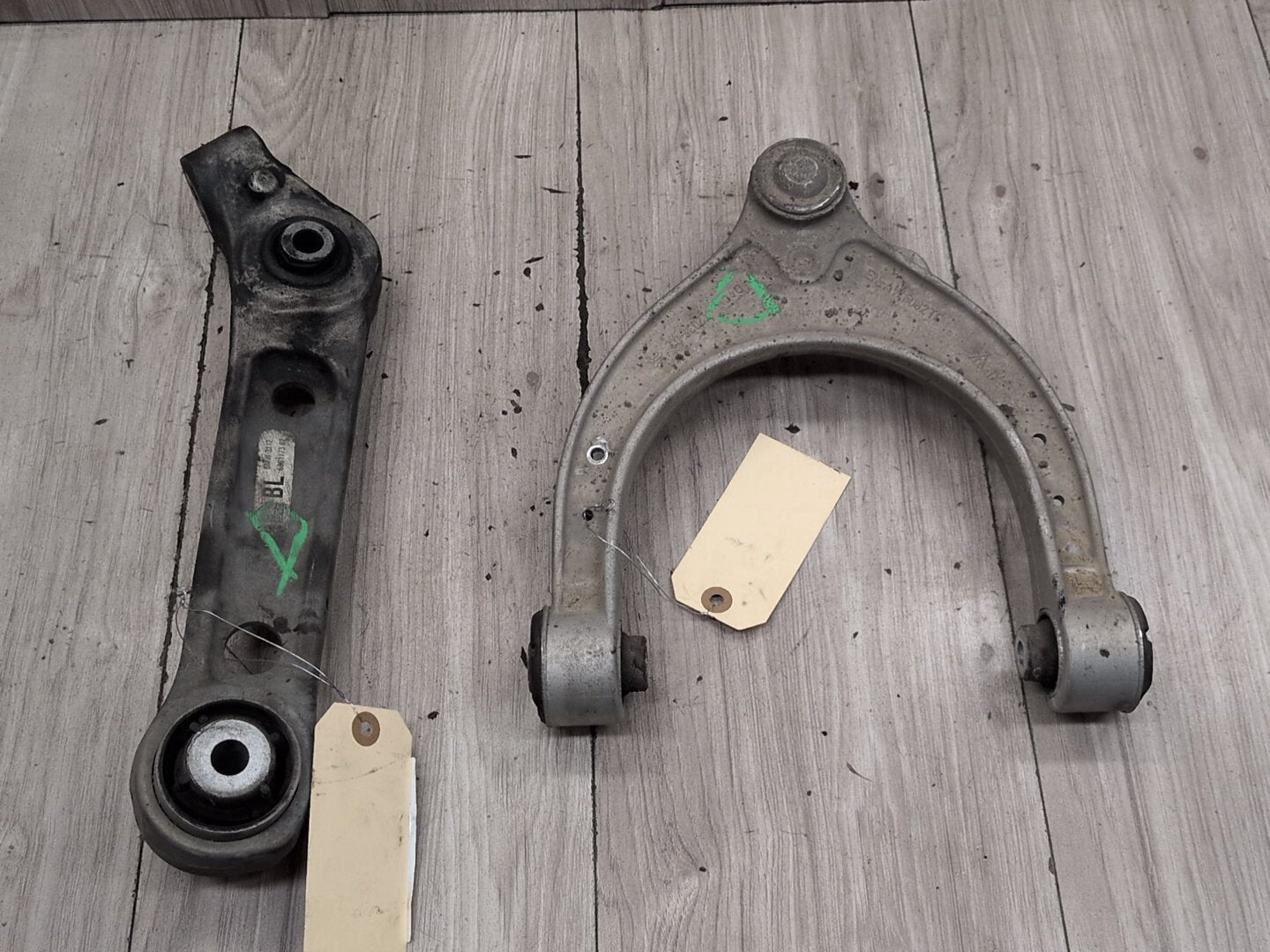2017-2023 BMW M550i xDrive G30 Front Left Driver Lower Control Arms Wishbone SET 6861173