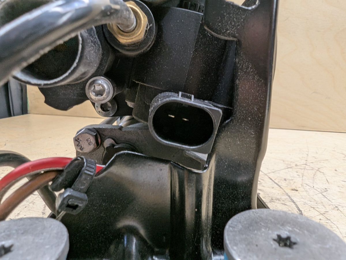 2010-2017 BMW 535i GT xDrive F07 Air Suspension Compressor Pump 6875176 OEM