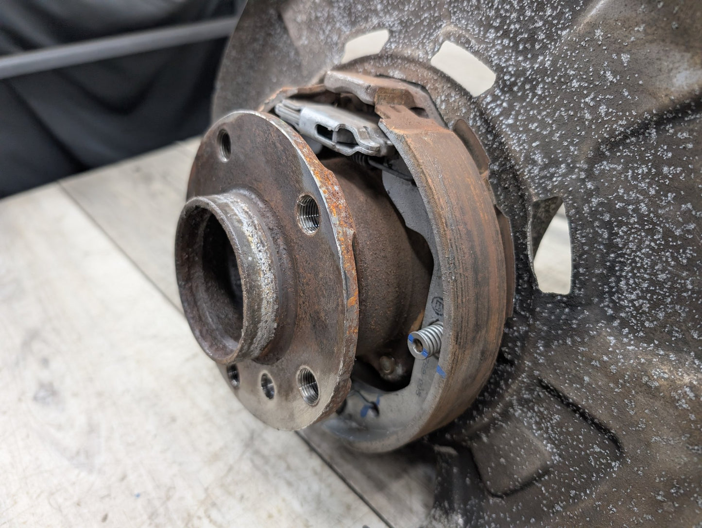 2014 - 2018 BMW X5 F15 Rear Left Driver Spindle Knuckle w/ Bearing 6770983 N63B44O1