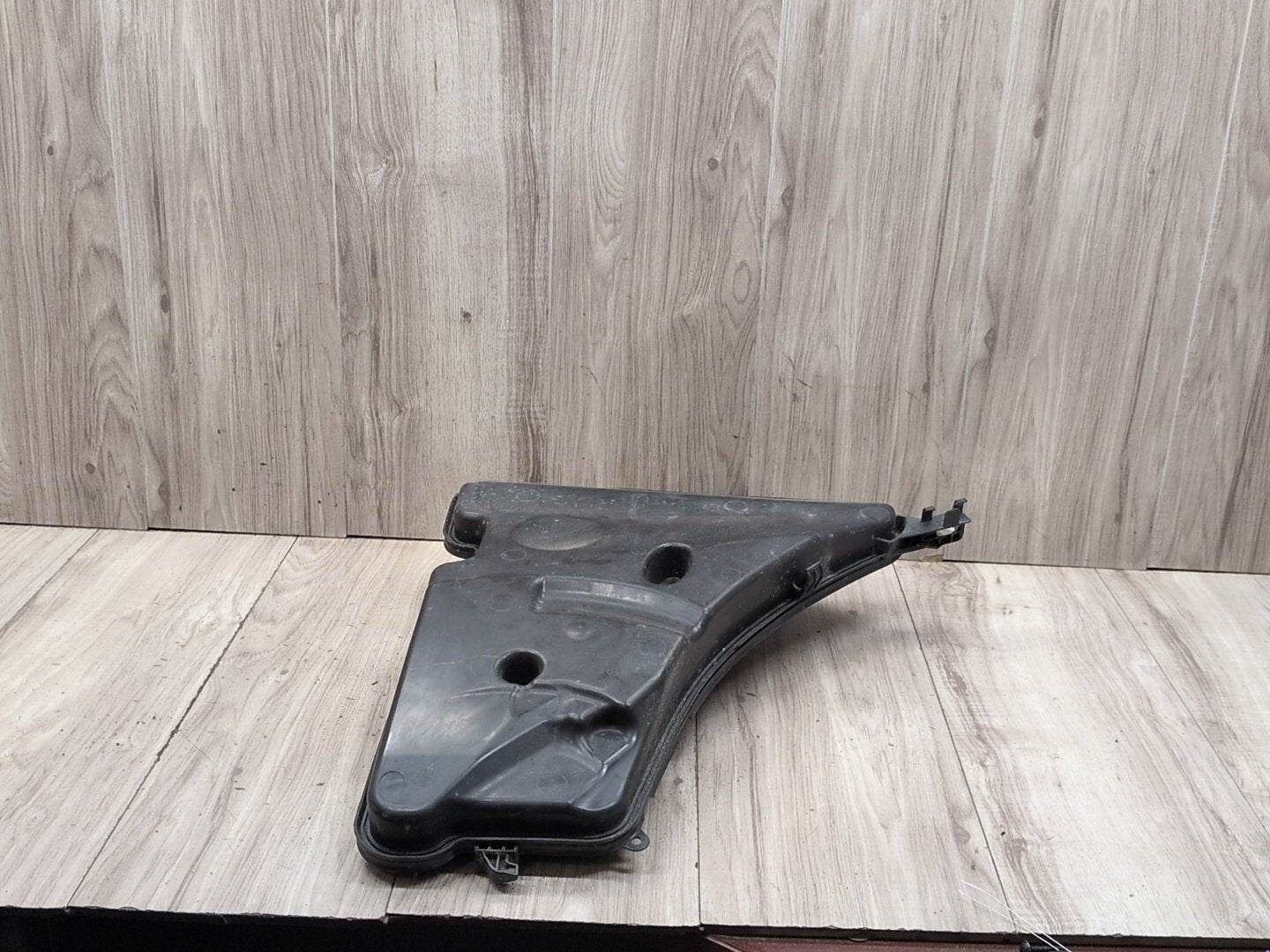 OEM BMW G12 G30 540 M550 750 M760 Windshield Wiper Washer Reservoir Tank Pump