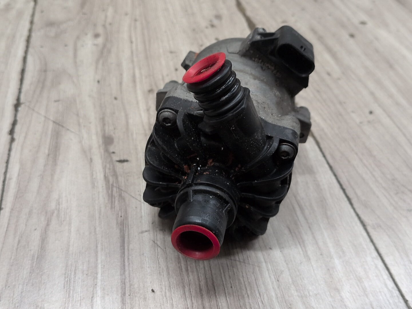 OEM BMW M5 M6 F10 F06 F12 F13 Radiator Auxiliary Water Pump S63 Engine