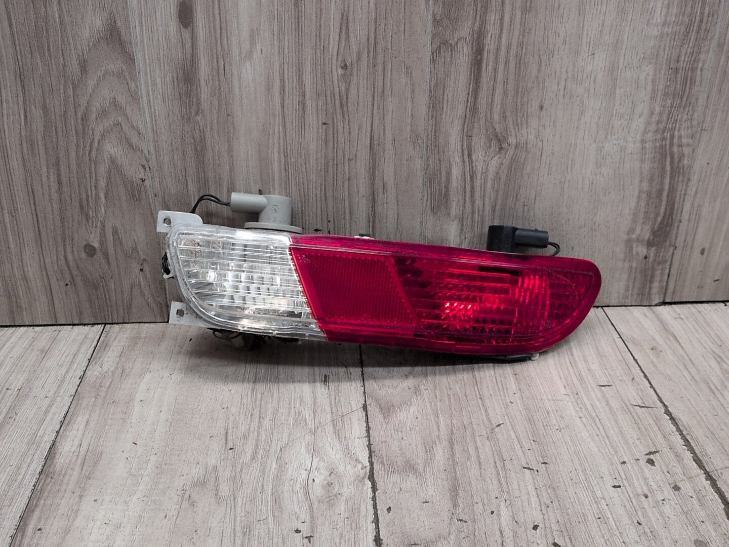 2004-2010 BMW M6 E64 Rear Left Driver Inner Tail Light 7165817 OEM