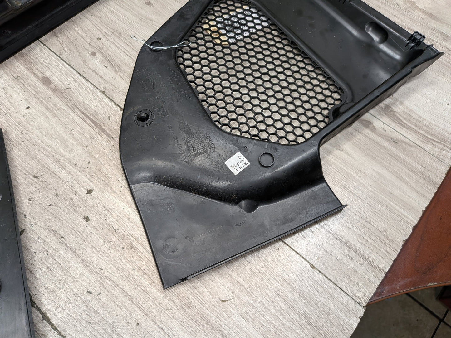2017-2023 BMW M550i xDrive G30 Right Passenger Side Cowl Cover 7388716