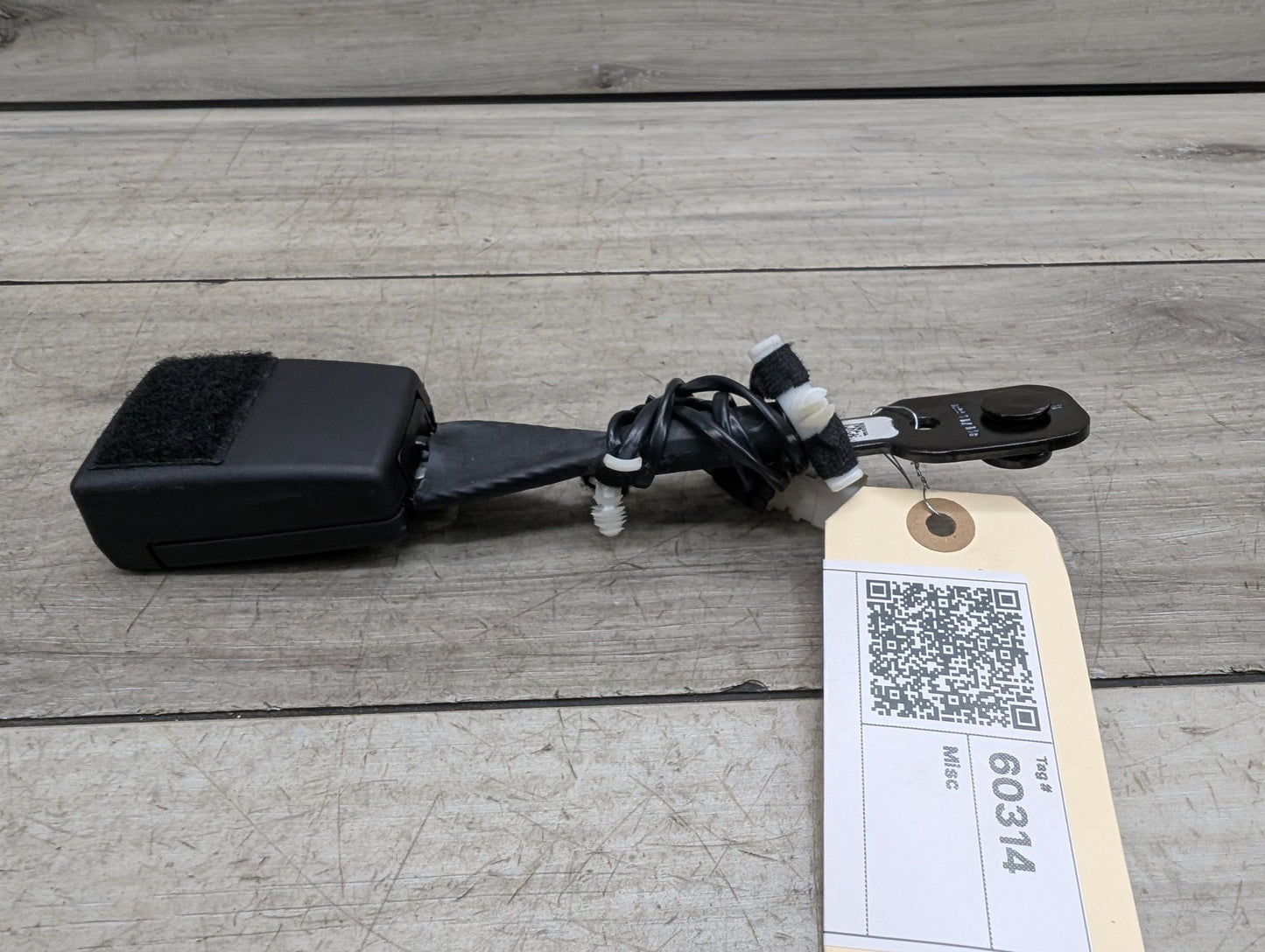 OEM BMW F90 G11 G12 G30 530 540 M550 750 M5 Front Left or Right Seatbelt Buckle