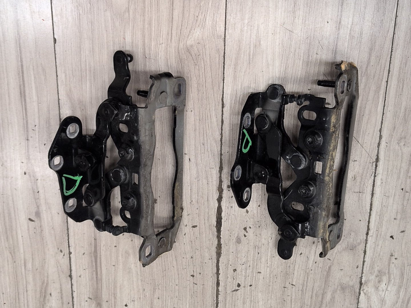 2009-2012 Mercedes-Benz E550 W212 Hood Bonnet Hinges SET A2048800228 OEM