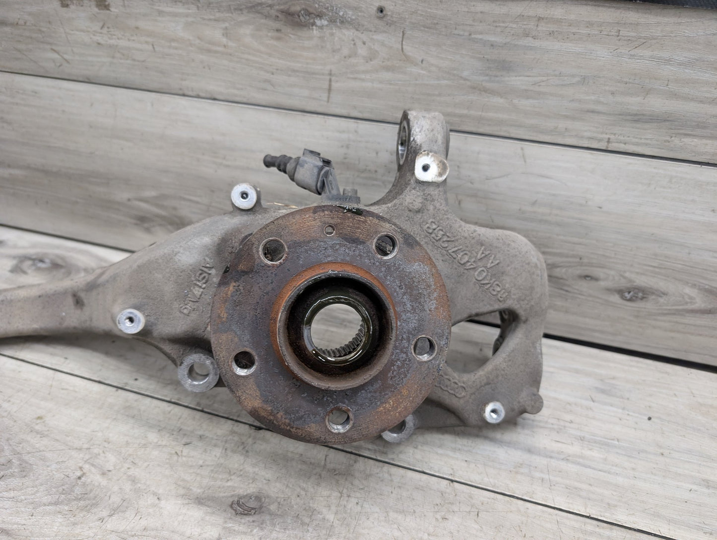 2008 - 2017 Audi S5 8T Front Right Passenger Spindle Knuckle w/ Bearing 4G0407242D