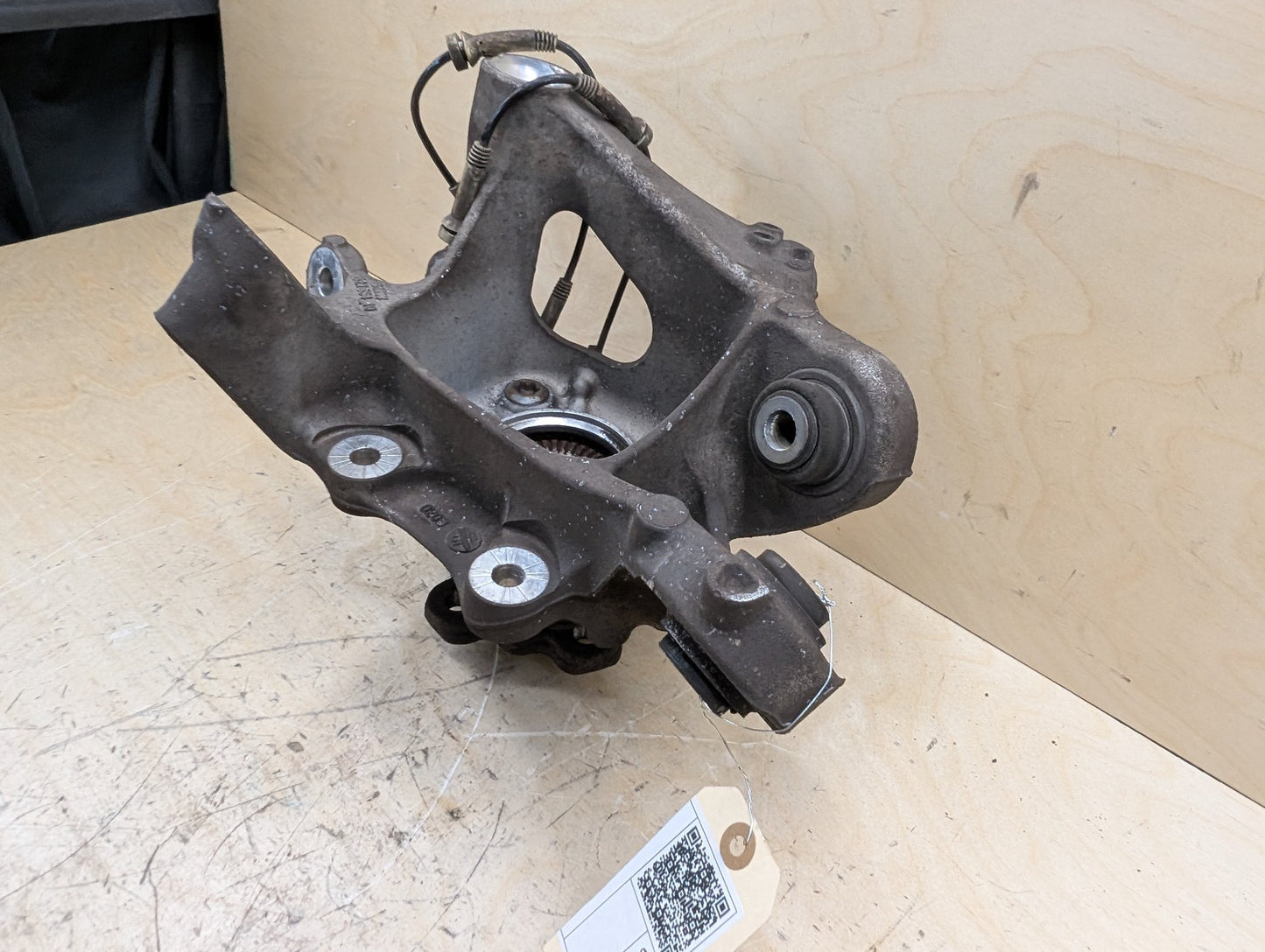 2016-2022 BMW 750i G12 Rear Right Passenger Spindle Knuckle w/ Bearing 6865662