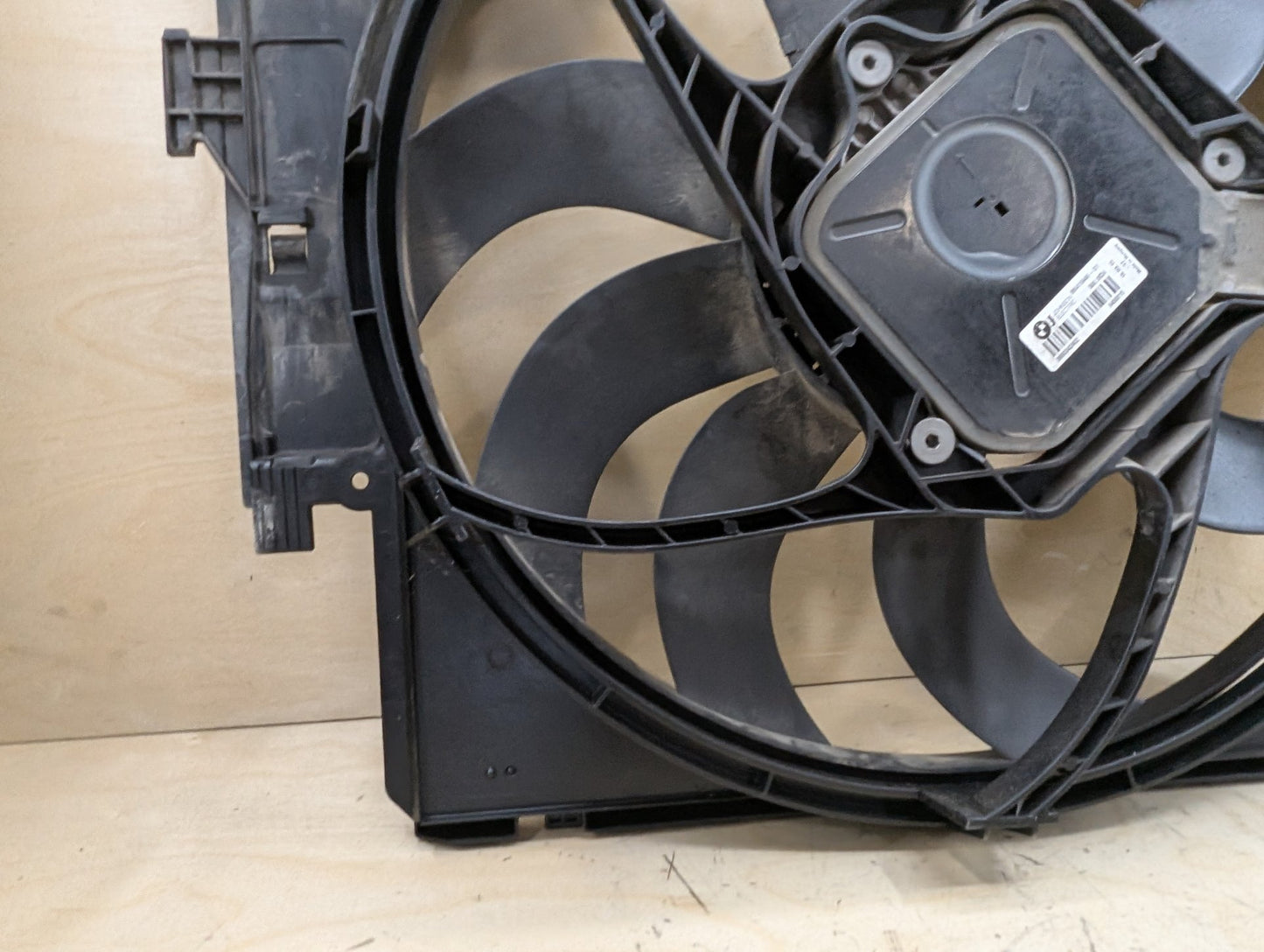 2012-2018 BMW 320i F30 Radiator Fan Shroud Housing w/ Motor 8641963