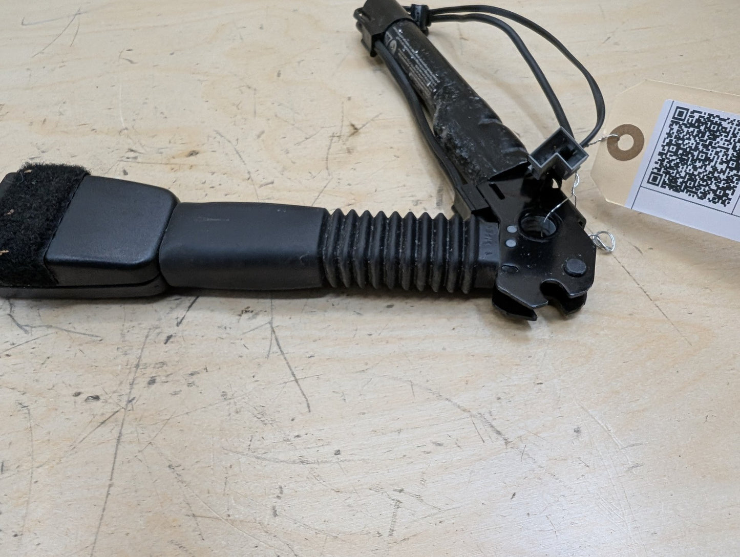 OEM BMW E82 E84 E88 E89 E90 E92 Front Left Driver Seat Belt Buckle Tensioner
