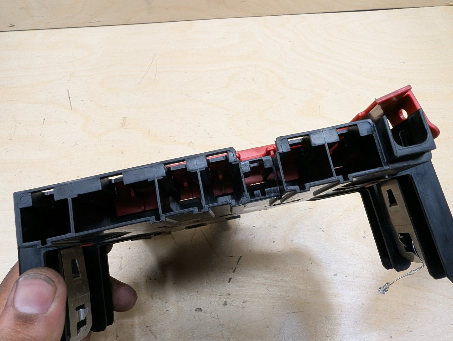 2011-2016 BMW X3 F25 Rear Battery B+ Terminal Junction Point Relay Fuse Box 9206140
