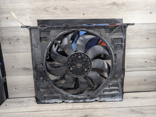 2016 - 2017 BMW 750i G12 Radiator Fan Shroud Housing w/ Motor 8619625 N63B44O2