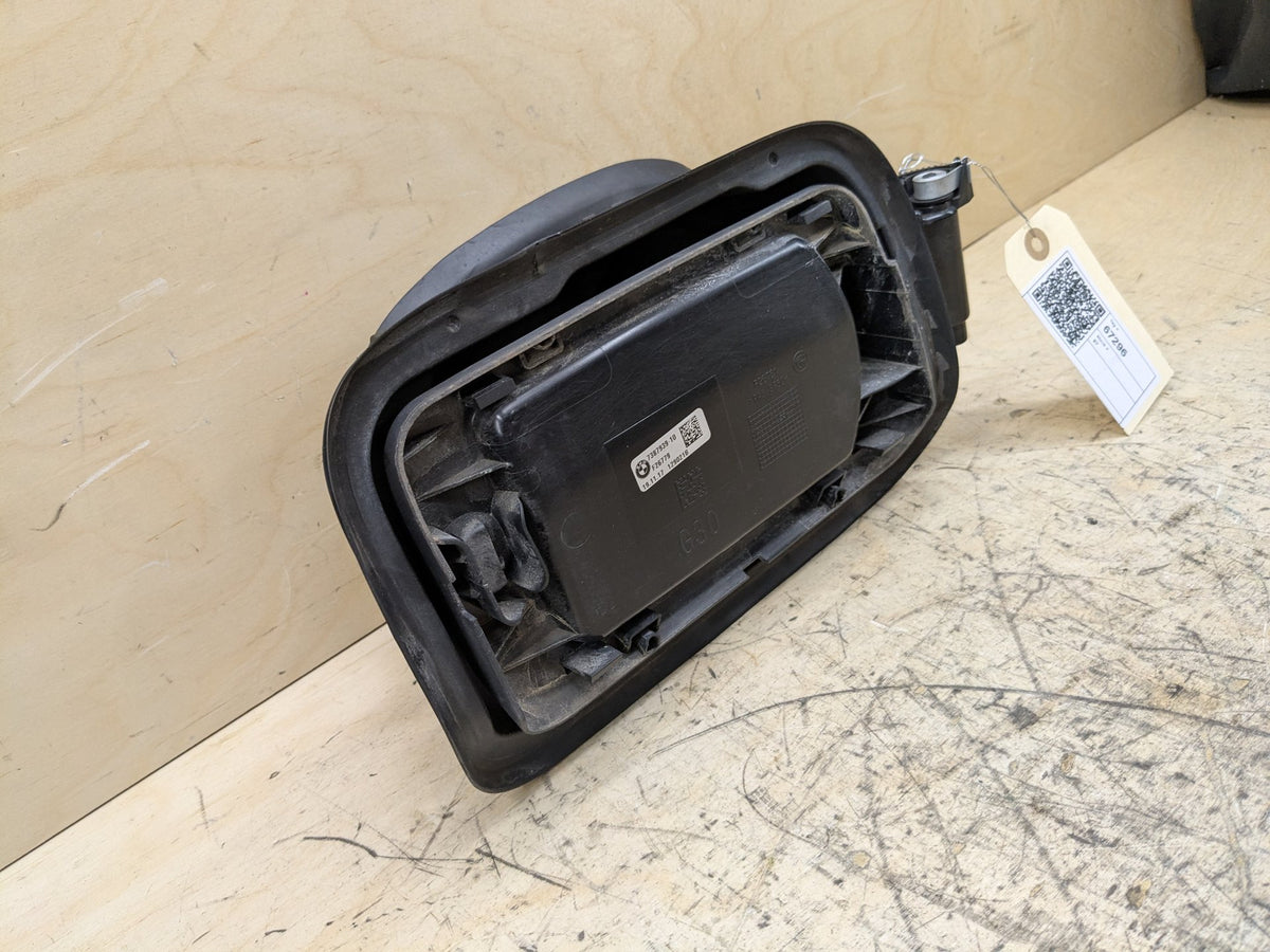 2018-2023 BMW M550i G30 Gas Cover Assembly 7387939 OEM