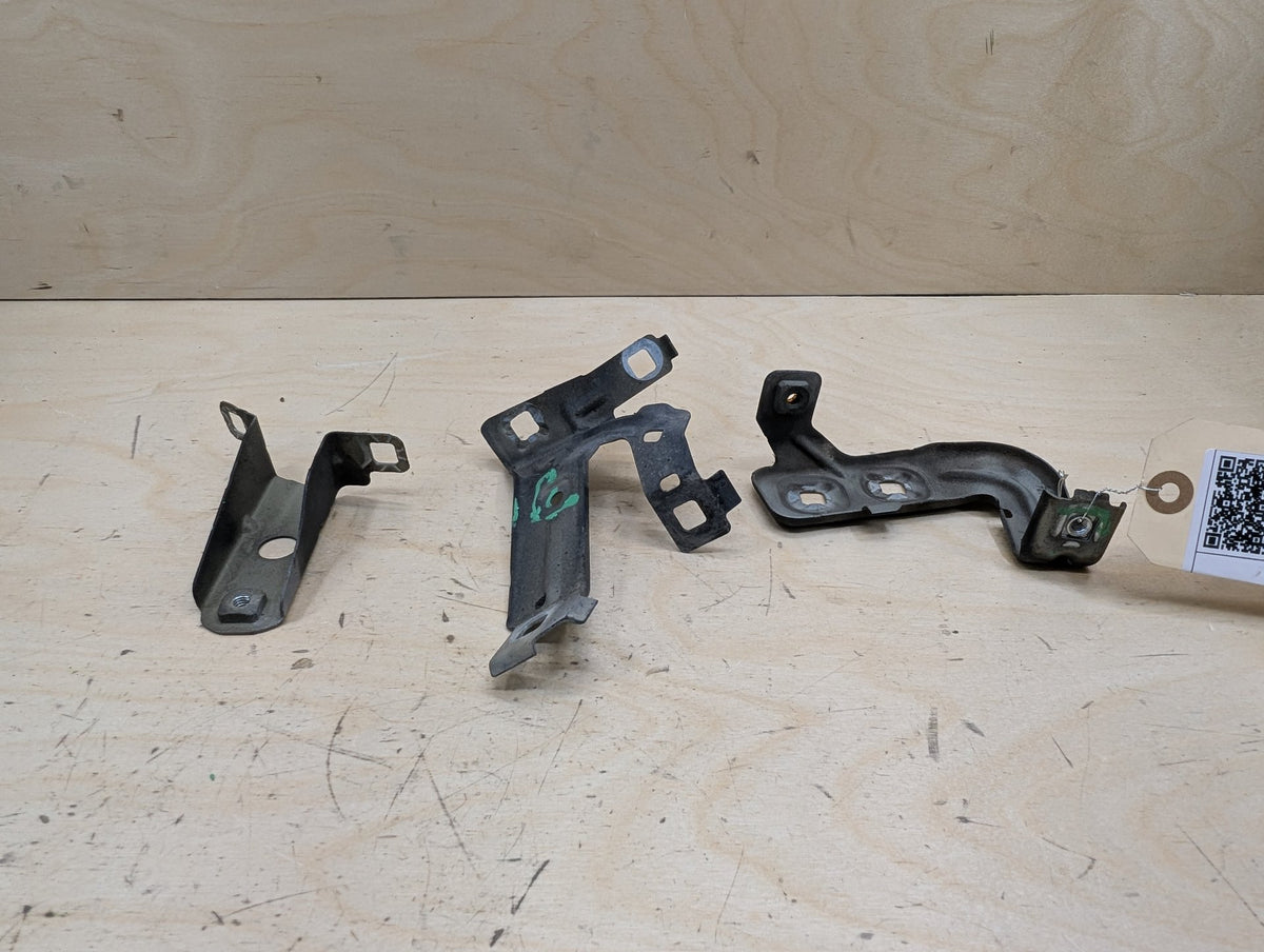 15-20 OEM BMW F80 F82 F83 M3 M4 Left Driver Fender Bracket Mount Carrier SET