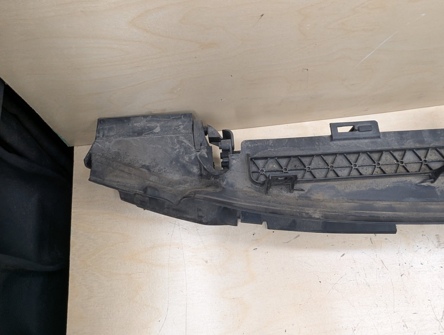 2016-2022 BMW 750i G12 Front Lower Radiator Air Flap Shutter 7497215