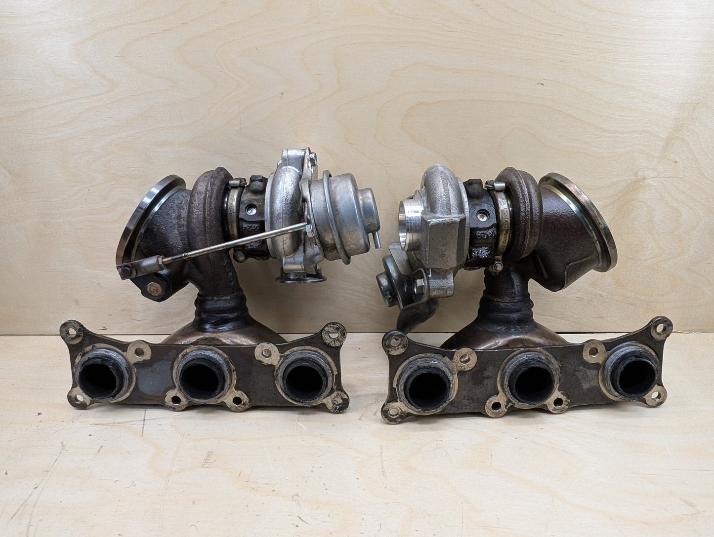 2007-2013 BMW E93 335i N54B30A Engine Motor Turbo Charger w/ Manifold SET 7331333