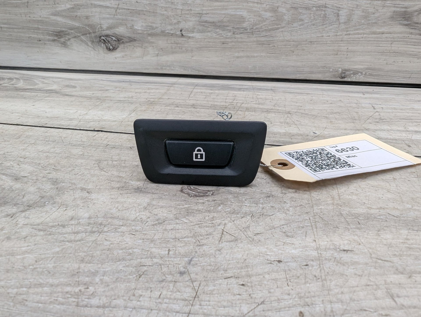 2017-2023 BMW 530i G30 Liftgate Trunk Lid Lock Unlock Switch 9275120