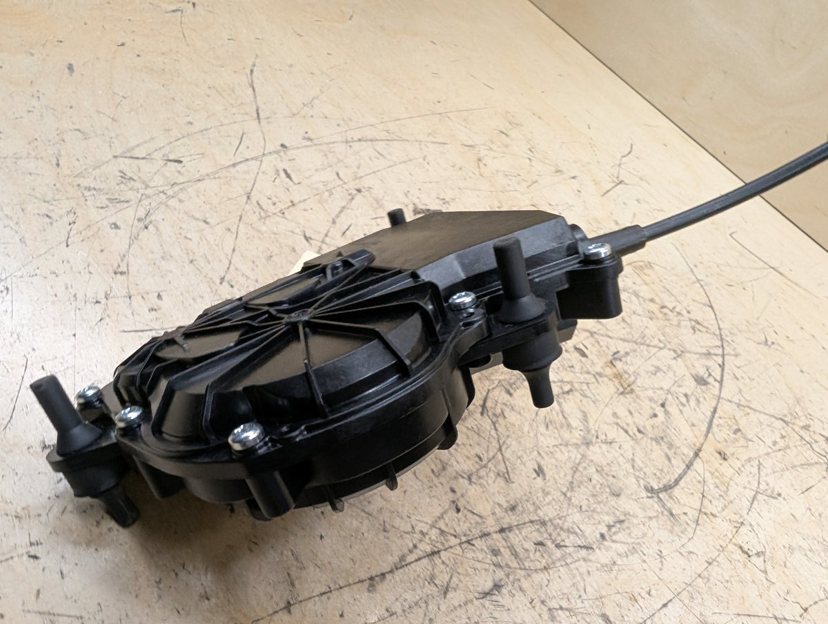 2010-2017 BMW 535i GT xDrive F07 Liftgate Trunk Lid Liftgate Lock Latch Actuator 7211168 OEM