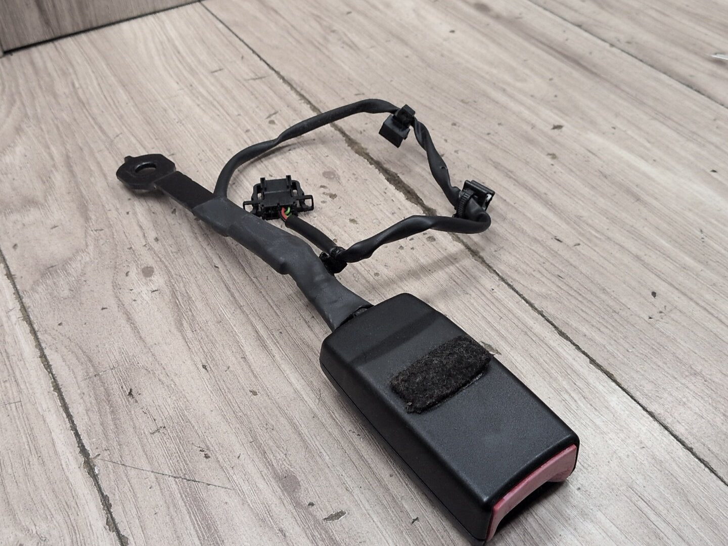 2015-2018 Audi Q3 8U Front Right Passenger Seatbelt Seat Belt Buckle 8R0857756D