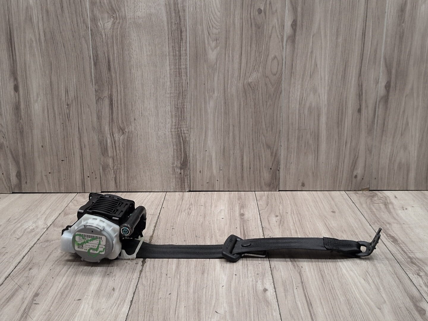 2015-2018 Audi Q3 8U Rear Left or Right Seatbelt Seat Belt Retractor 8U0857805A
