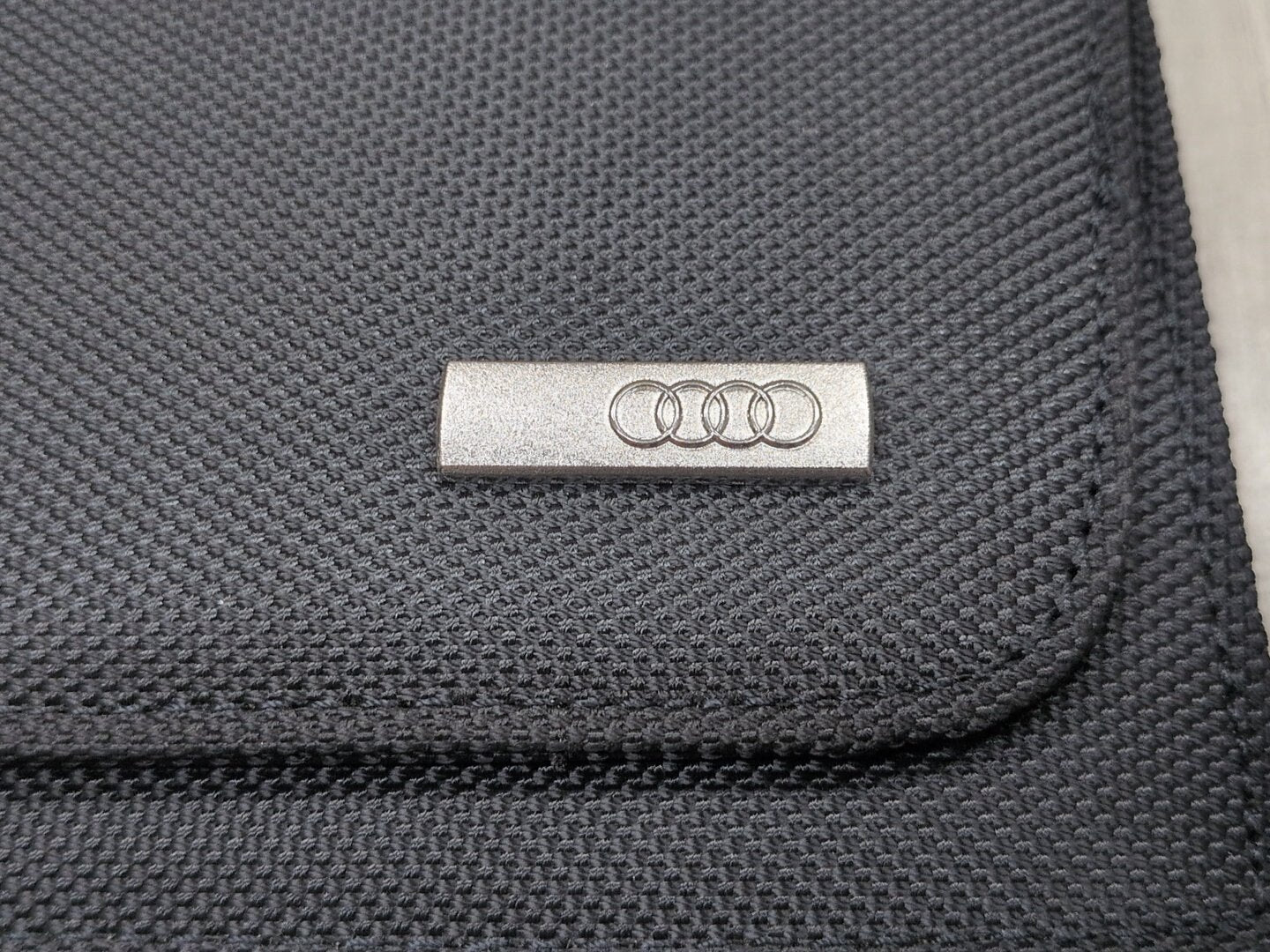 2016 Audi Q3 8U- Instruction Manual w/ Case