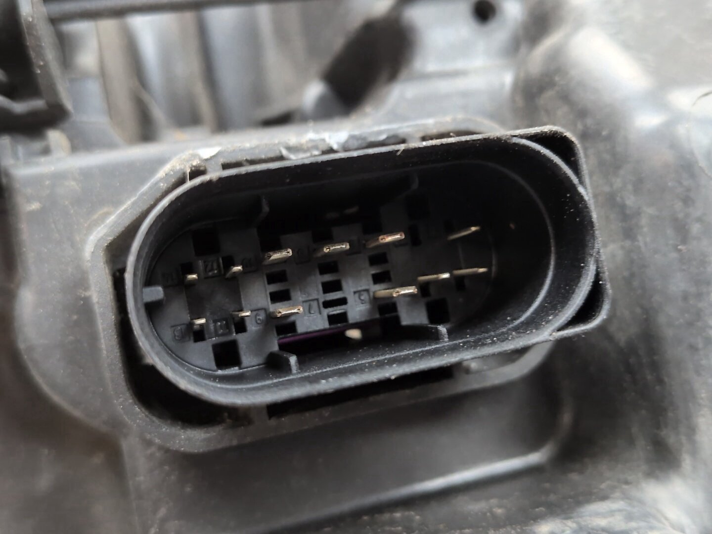 2009-2012 Mercedes-Benz E550 W212 - Front Left Driver Headlight A2128205961KZ