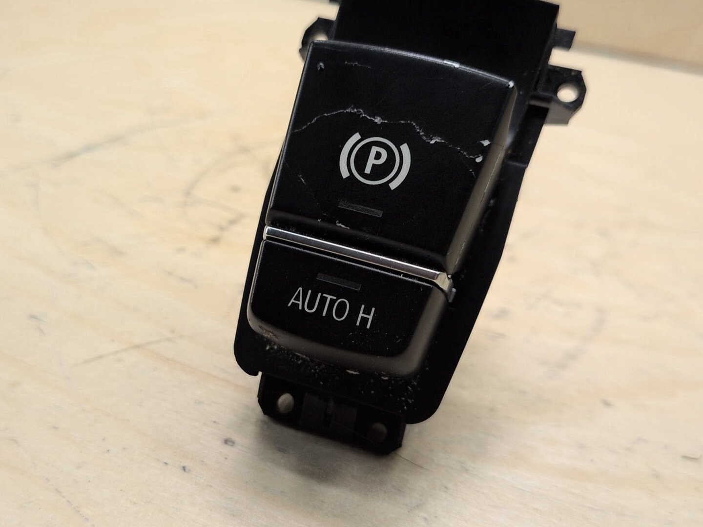 2015-2019 BMW X6 F16 Emergency Parking Brake Switch 6822520