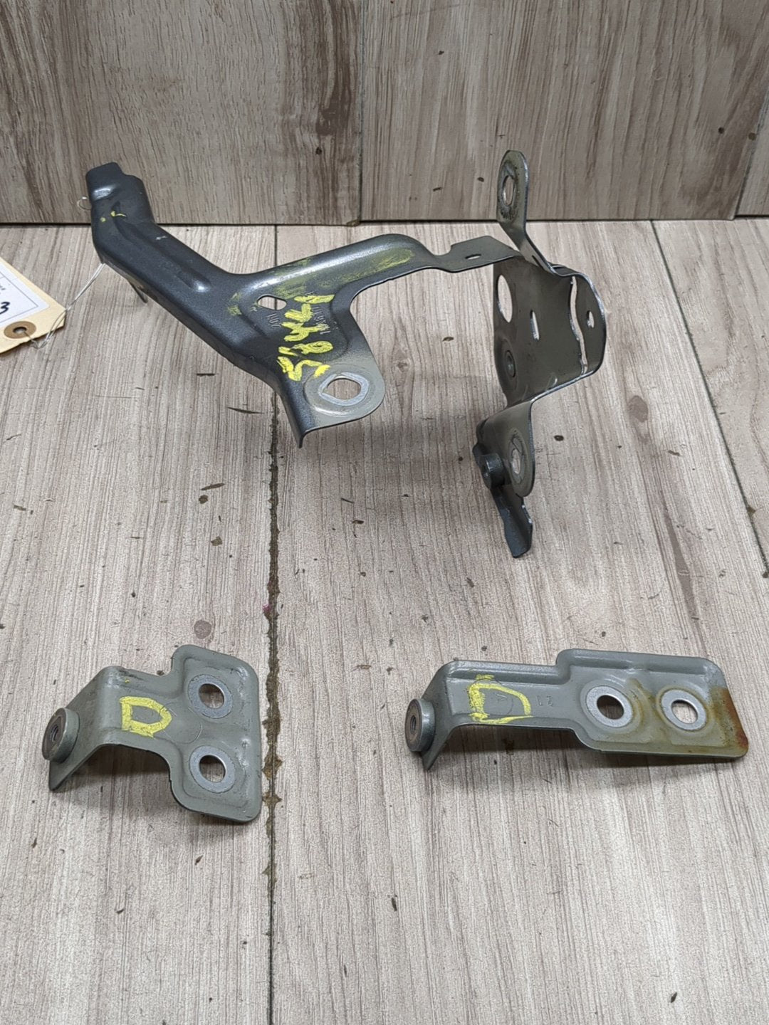 2017 - 2023 BMW M550i G30 Front Left Driver Fender Brackets SET 7349617 N63B44O2