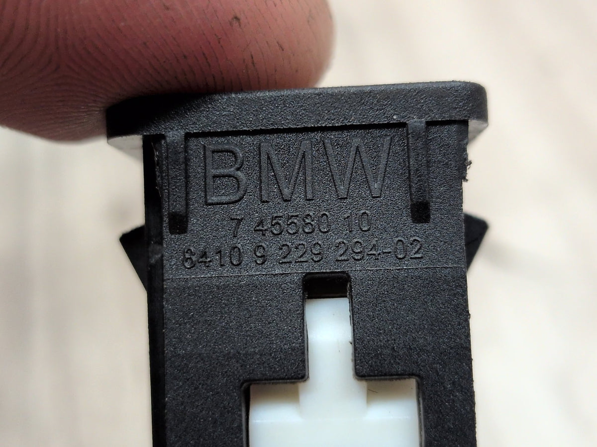 2016-2019 BMW 740Li G12 AUX/ USB Charger Port Socket 9229294 OEM