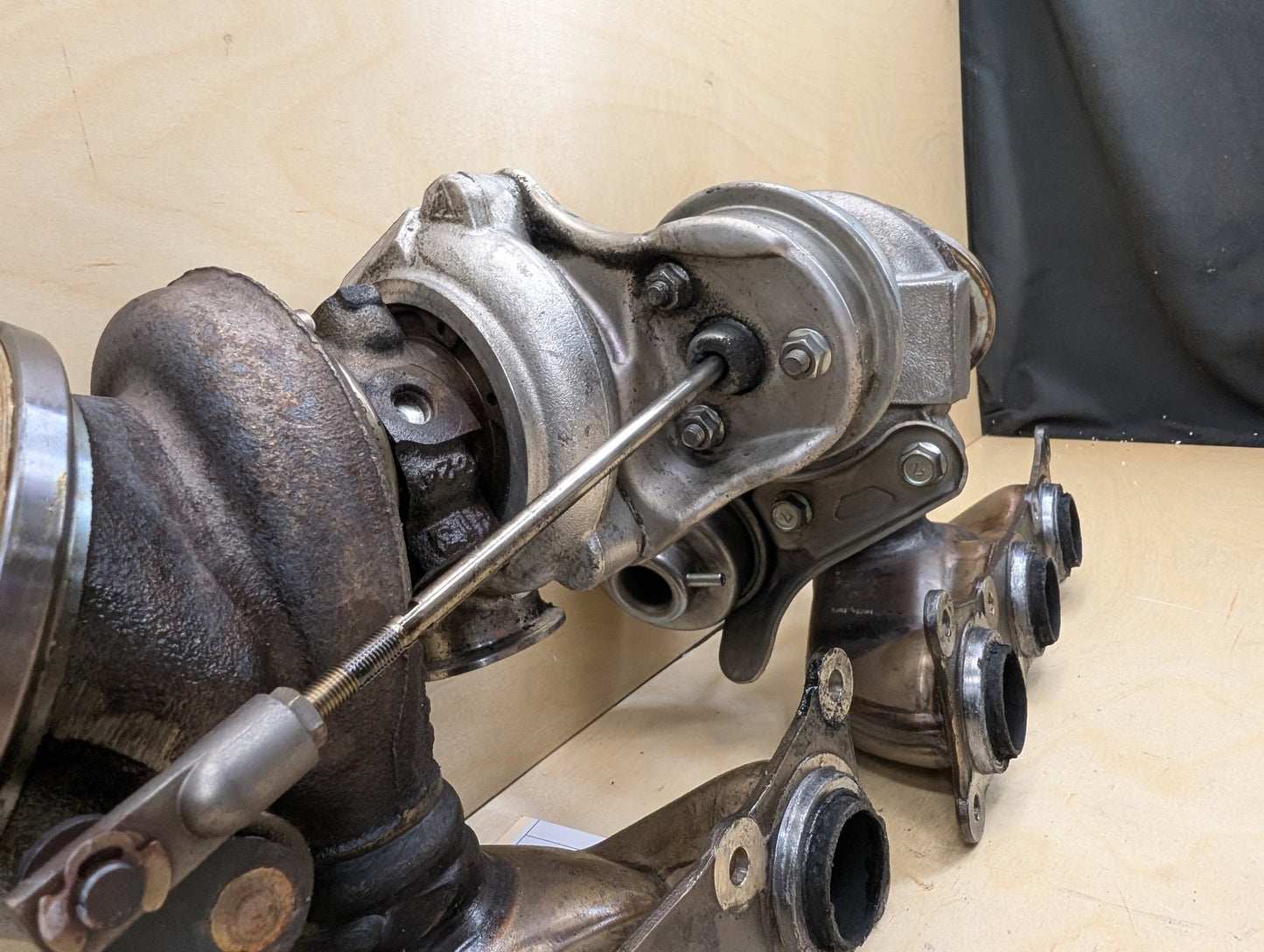 2007-2013 BMW E93 335i N54B30A Engine Motor Turbo Charger w/ Manifold SET 7331333