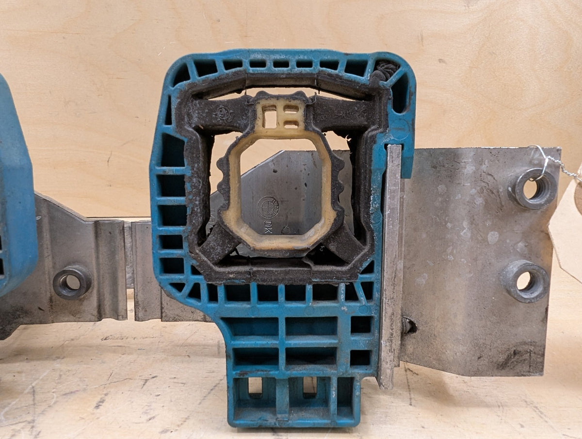 OEM BMW F90 F93 G11 G12 G16 G30 M5 Radiator Mount Support Bracket Left Right SET