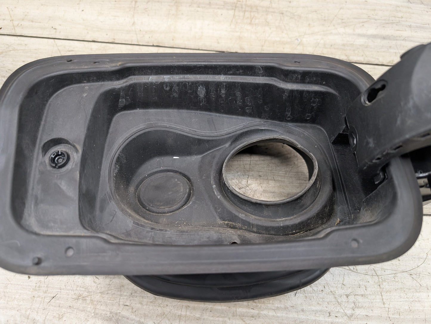18-24 OEM BMW G01 F97 X3 X3M Rear Fuel Gas Tank Flap Lid Cover Pot Assembly