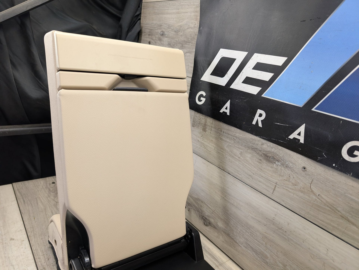 2019-2026 BMW X5 G05 Rear Center Middle Seat W/ Cupholder Armrest Assembly 7499799