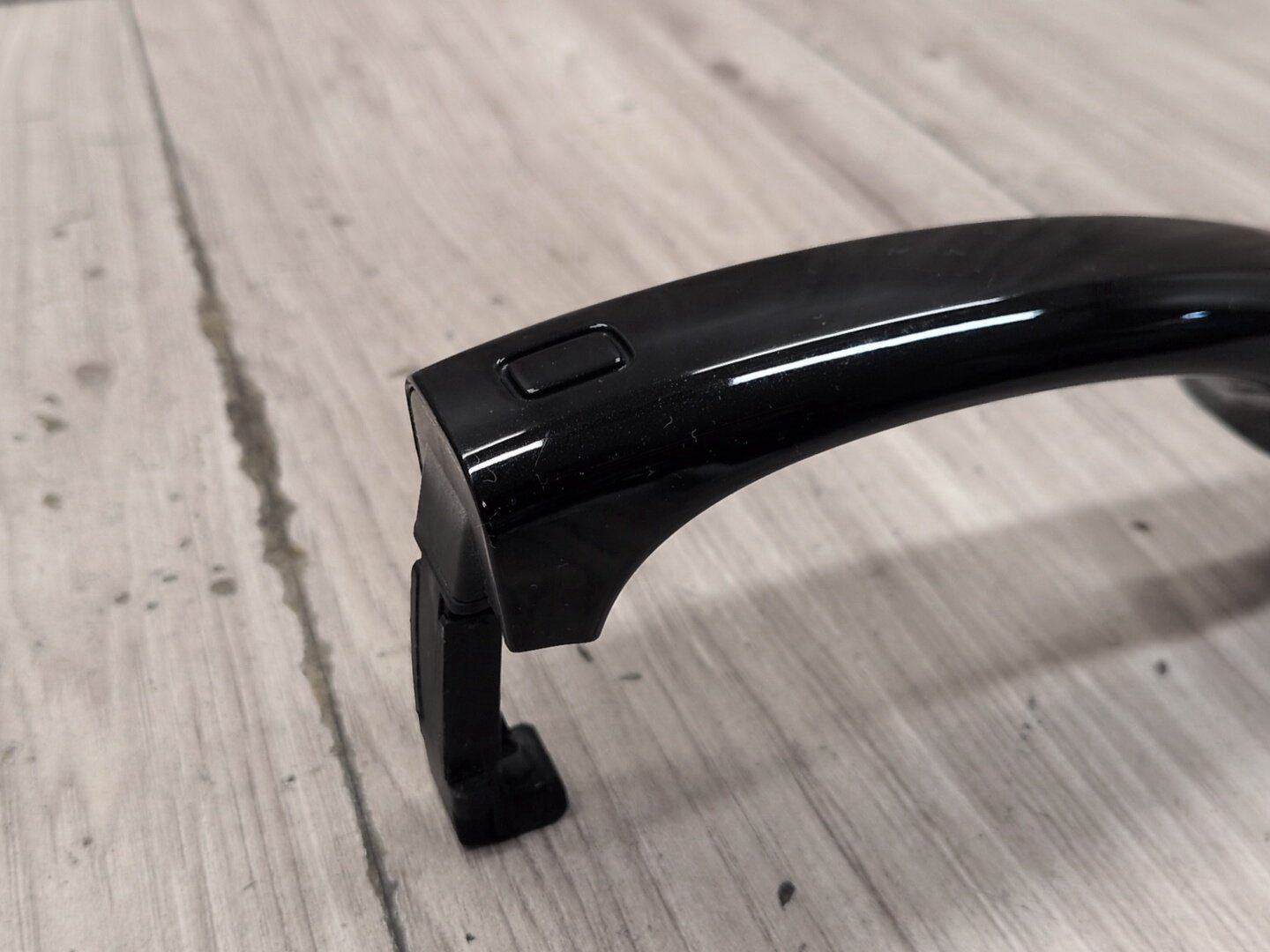 2015-2018 Audi Q3 8U Front or Rear Left Driver Exterior Door Handle w/ Comfort Access 8T0837205A