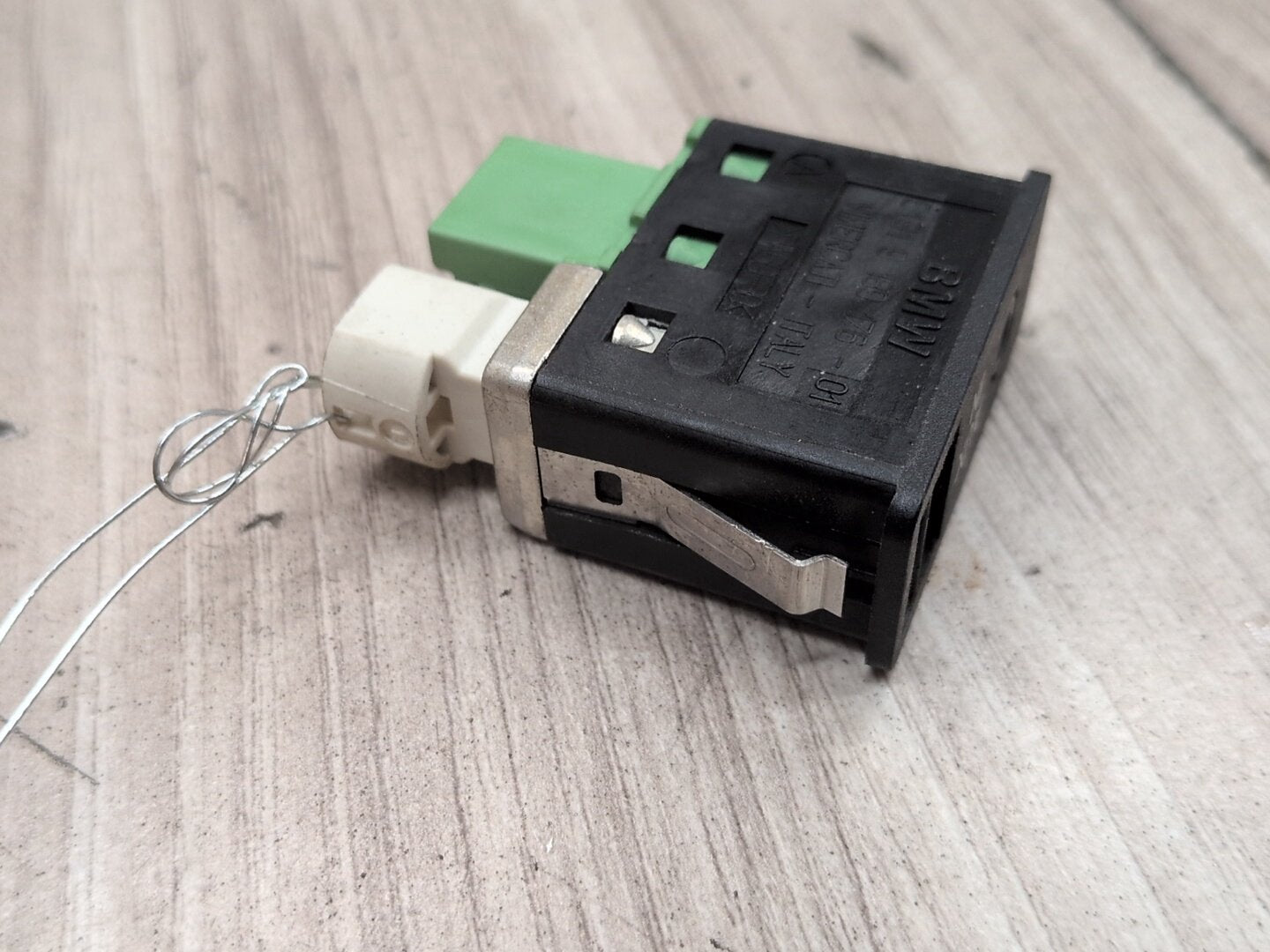 2007-2013 BMW X5 E70 AUX/ USB Charger Port Socket 9189176