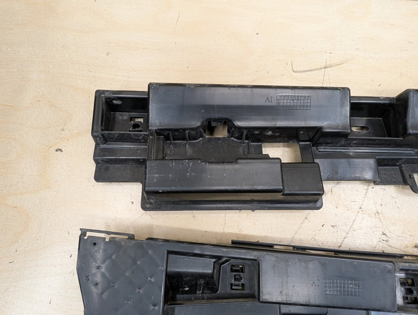 2012-2018 BMW 320i F30 Right Passenger Side Skirt Rocker Panel Brackets SET 7256918
