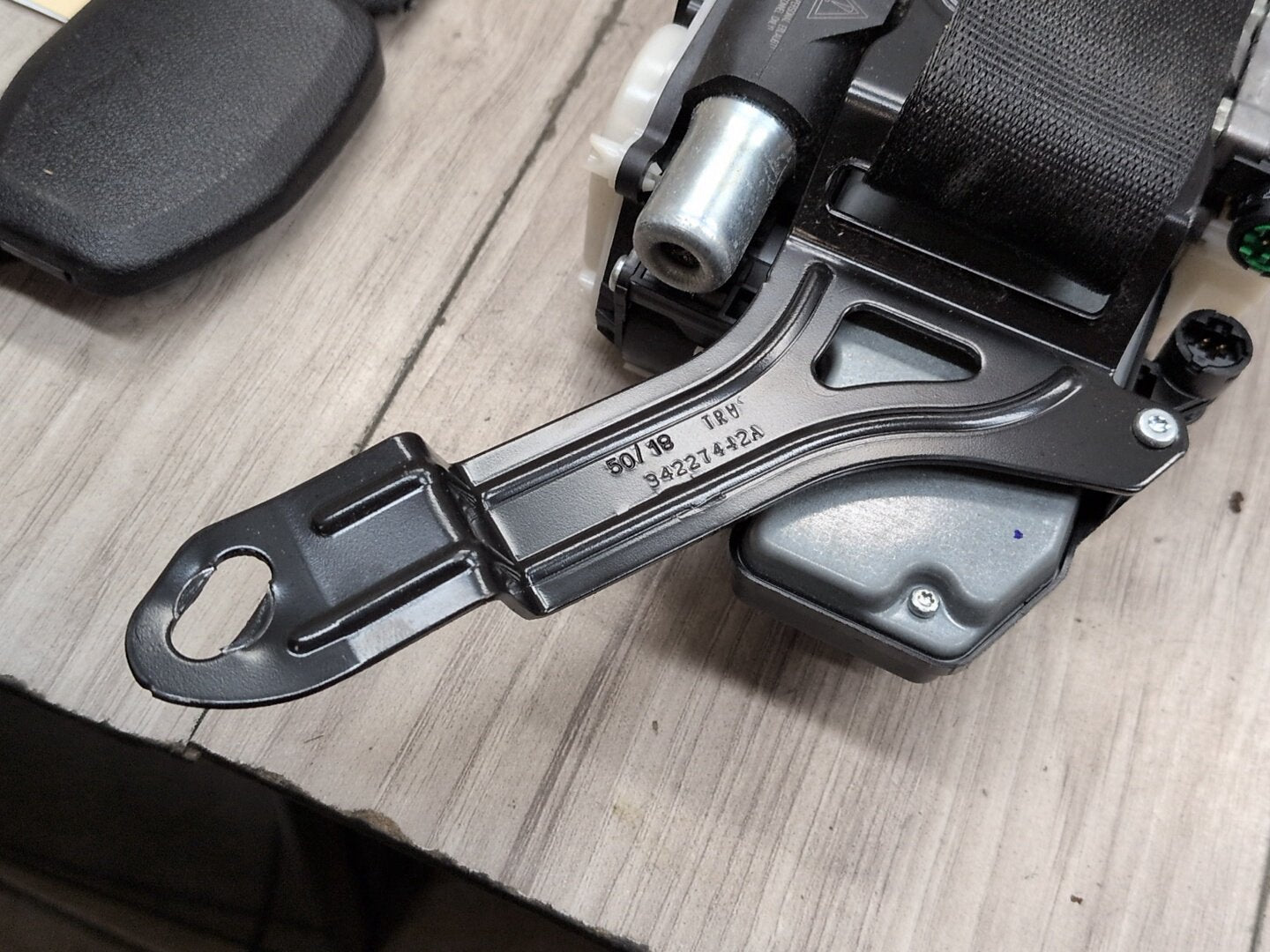 OEM BMW G01 G02 F97 F98 X3 X4 Front Right Passenger Seat Belt Seatbelt Retractor