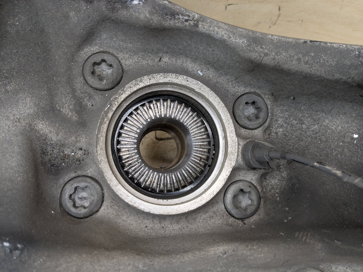 2018-2023 BMW M550i G30 AWD Front Right Spindle Knuckle w/ Bearing 6884386