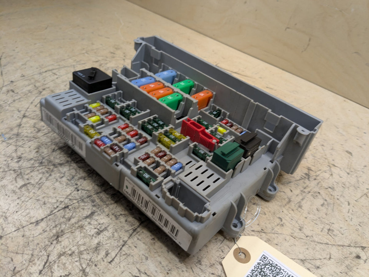 2007-2013 BMW 335i E92 Front Power Distribution Fuse Box 6906622 OEM