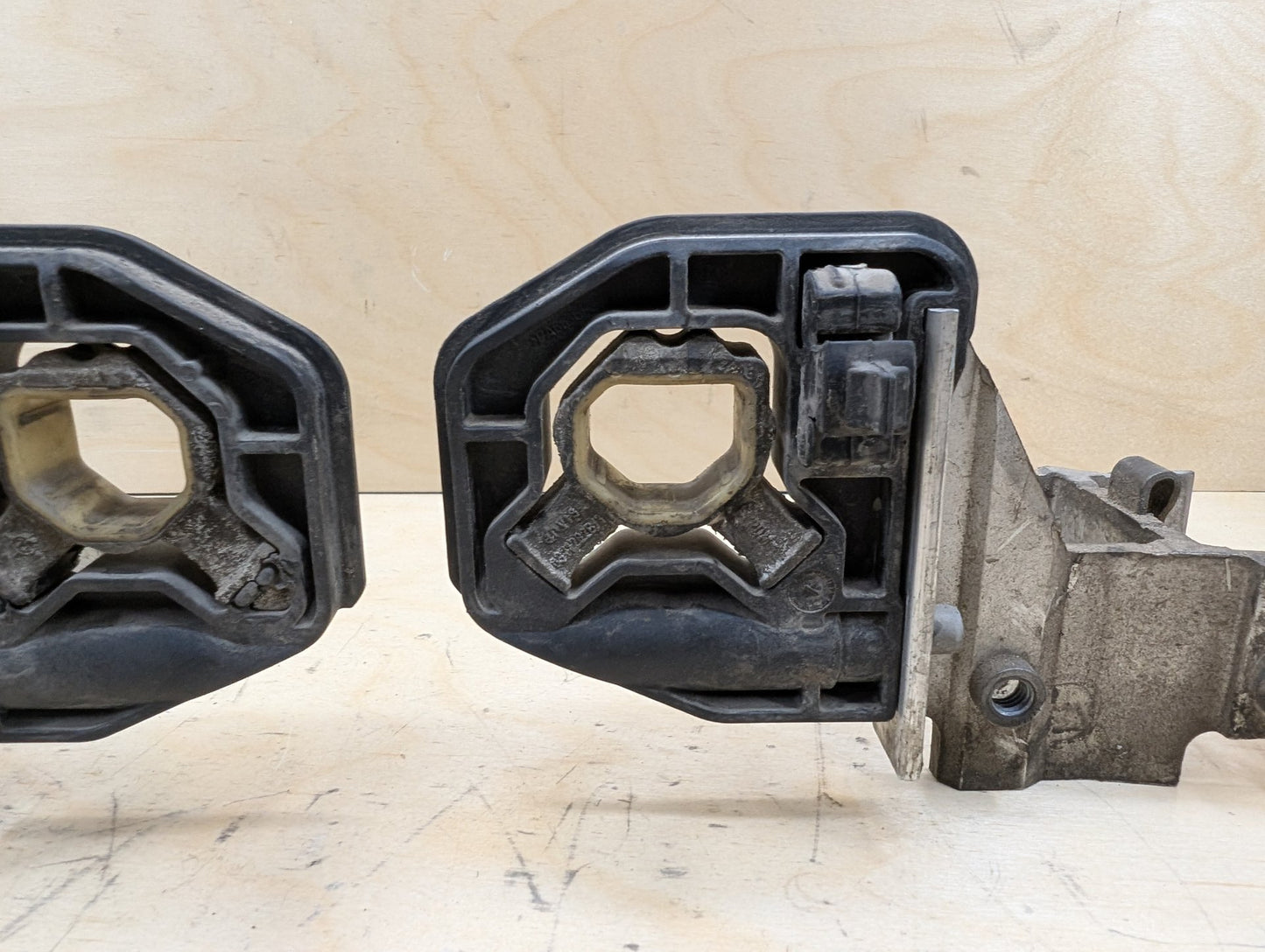 2012-2018 BMW 320i F30 Radiator Lower Mounting Brackets SET 7245796
