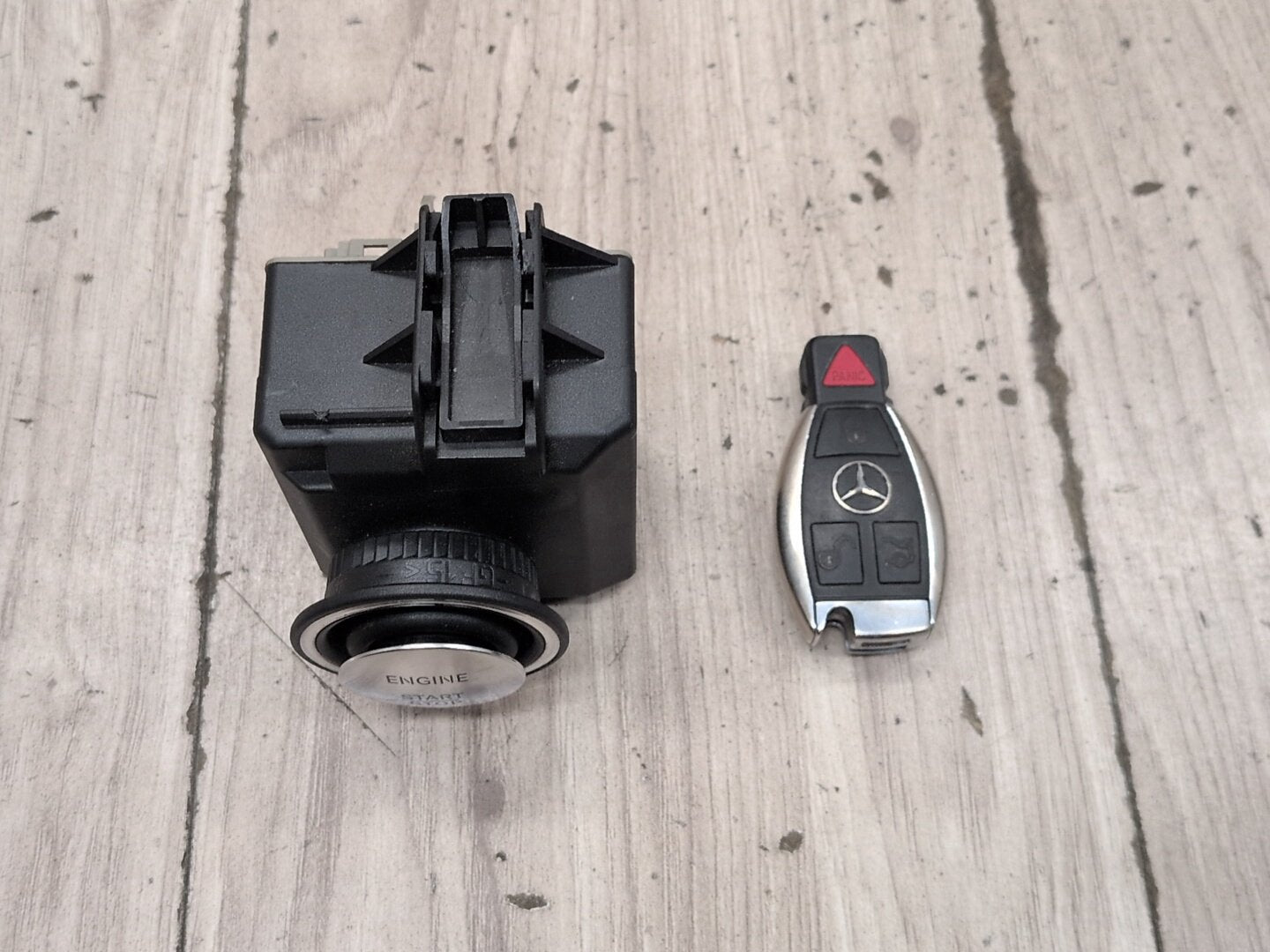 2009-2012 Mercedes-Benz E550 W212 Start Stop Button w/ Key A2129055800 OEM