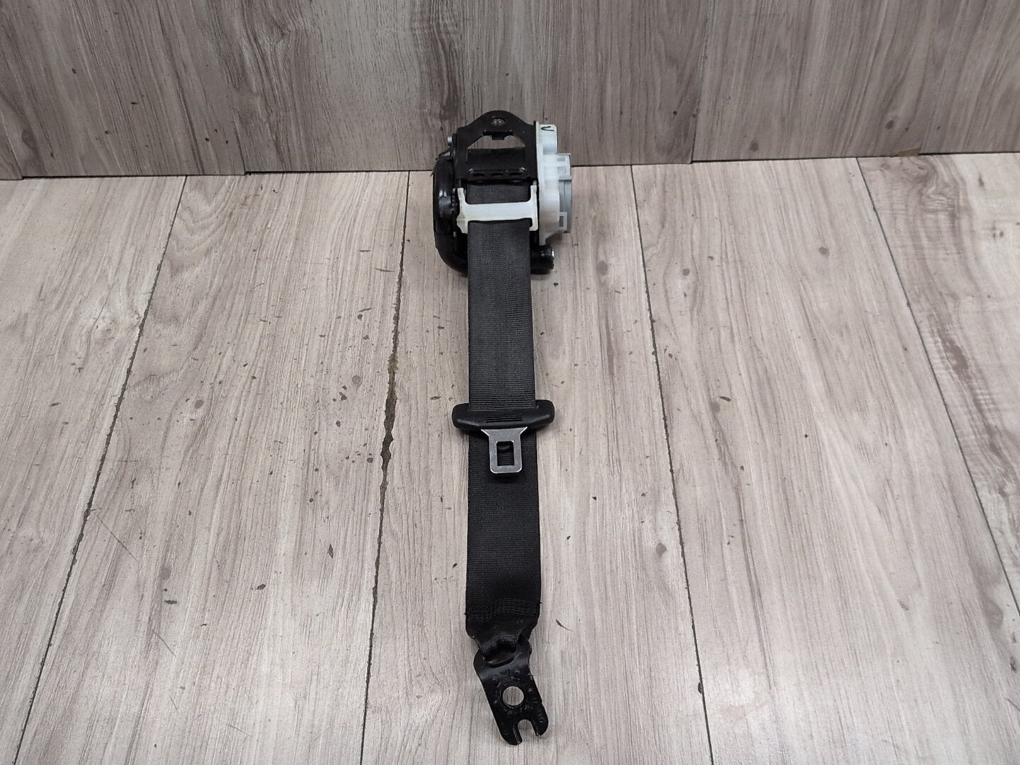 2015-2018 Audi Q3 8U Rear Left or Right Seatbelt Seat Belt Retractor 8U0857805A