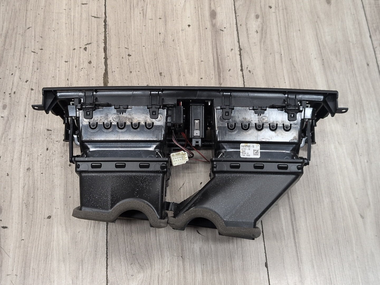 2012-2018 BMW M6 F06 Dashboard Dash Board Middle Center Air Vent 9197486