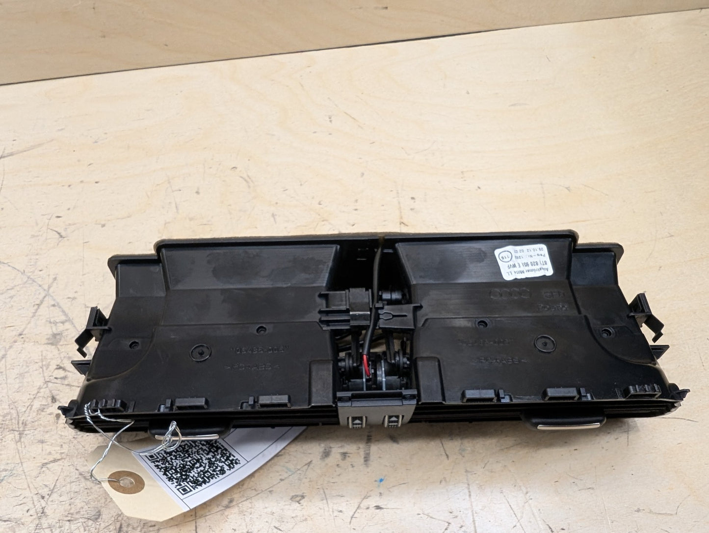 2011-2017 Audi RS5 8T Dashboard Dash Board Middle Center Air Vent 8T1820951E