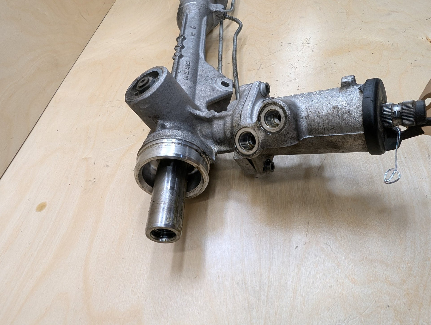 OEM BMW E82 E88 E90 E92 E93 328 335 RWD Power Steering Gear Rack and Pinion L5