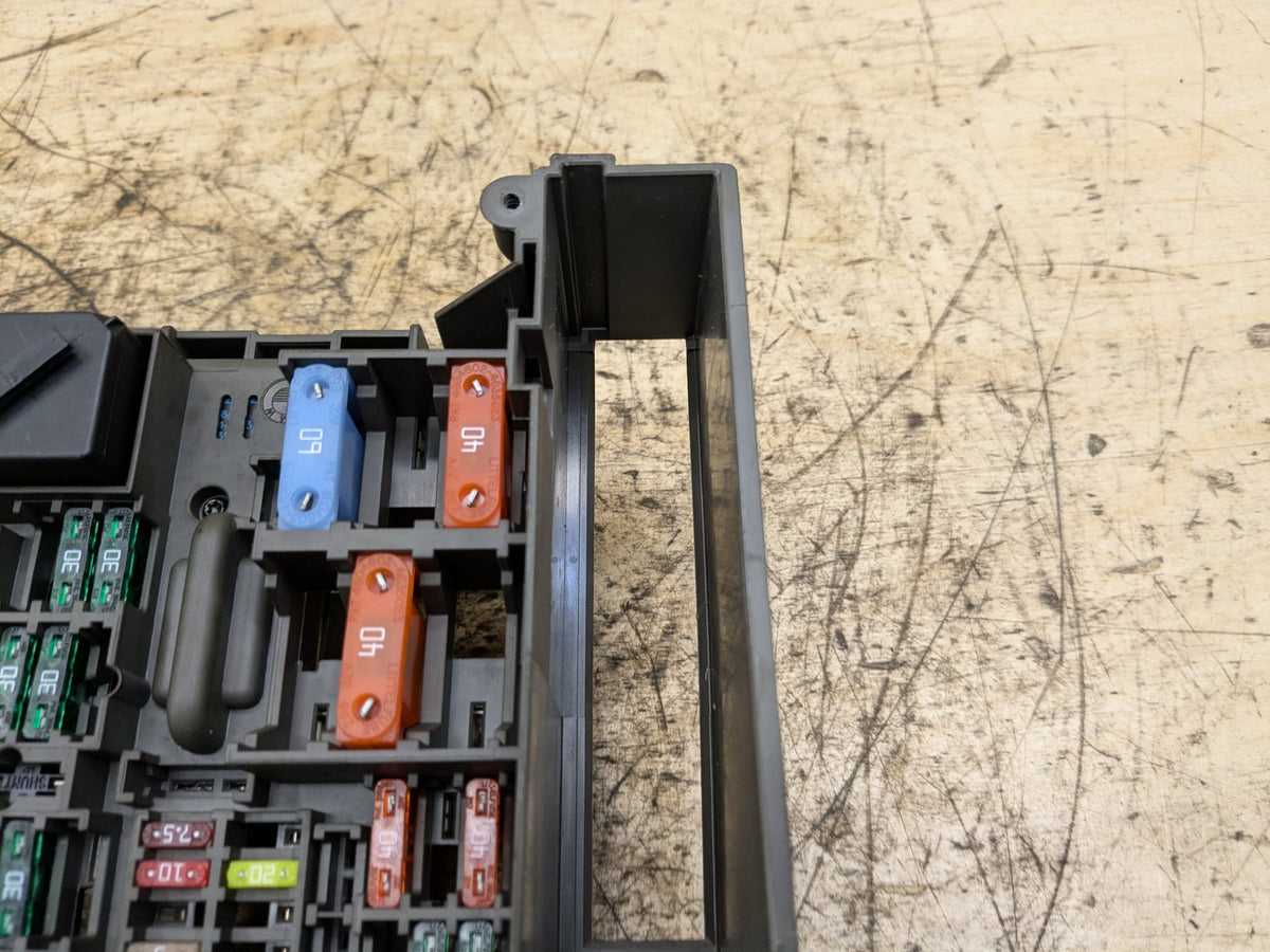 2008-2013 BMW 135i E88 Front Power Distribution Fuse Box 9119444 OEM