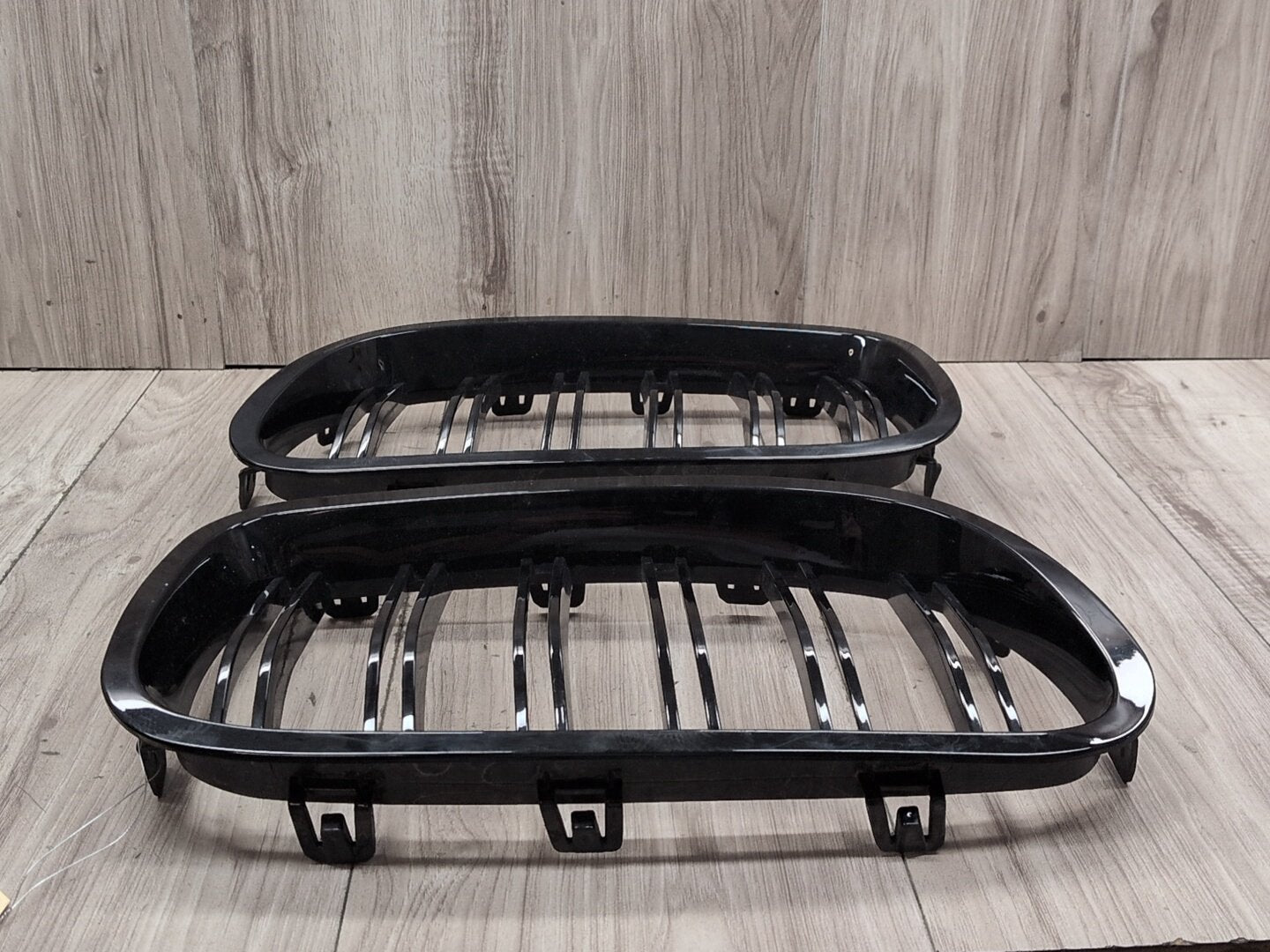 2011 - 2016 BMW 535i F10 Front Left Right Upper Bumper Cover Kidney Grilles SET 7412323 N55B30A