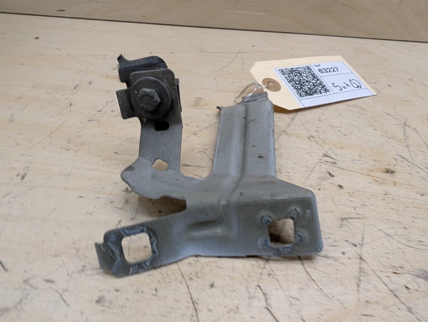 12-20 OEM BMW F30 F32 F33 F36 Front Left Driver Fender Wing Holder Bracket SET