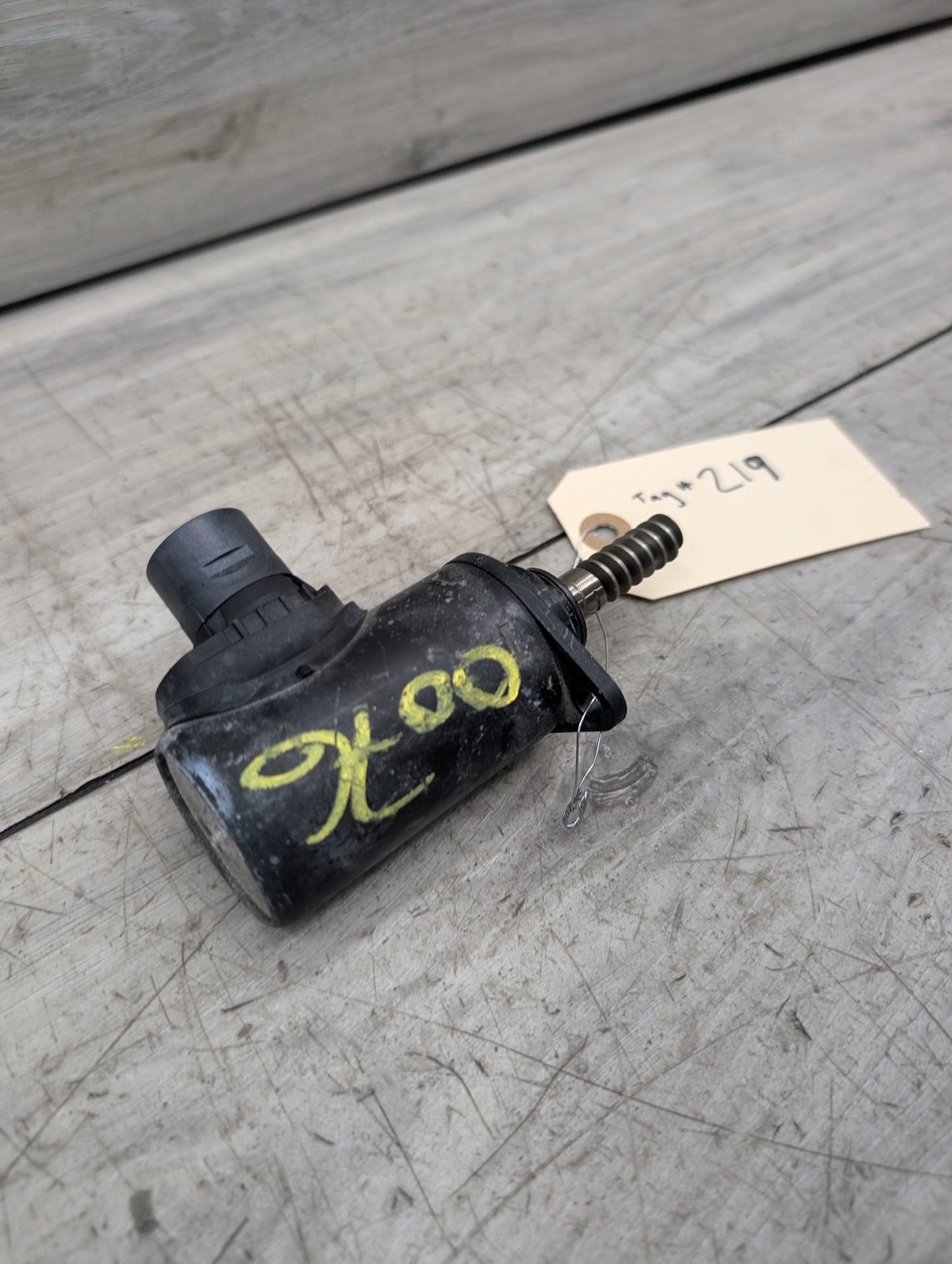 2016 - 2019 BMW G12 750I N63 4.4L CAMSHAFT VARIABLE TIMING SOLENOID OEM 7631574