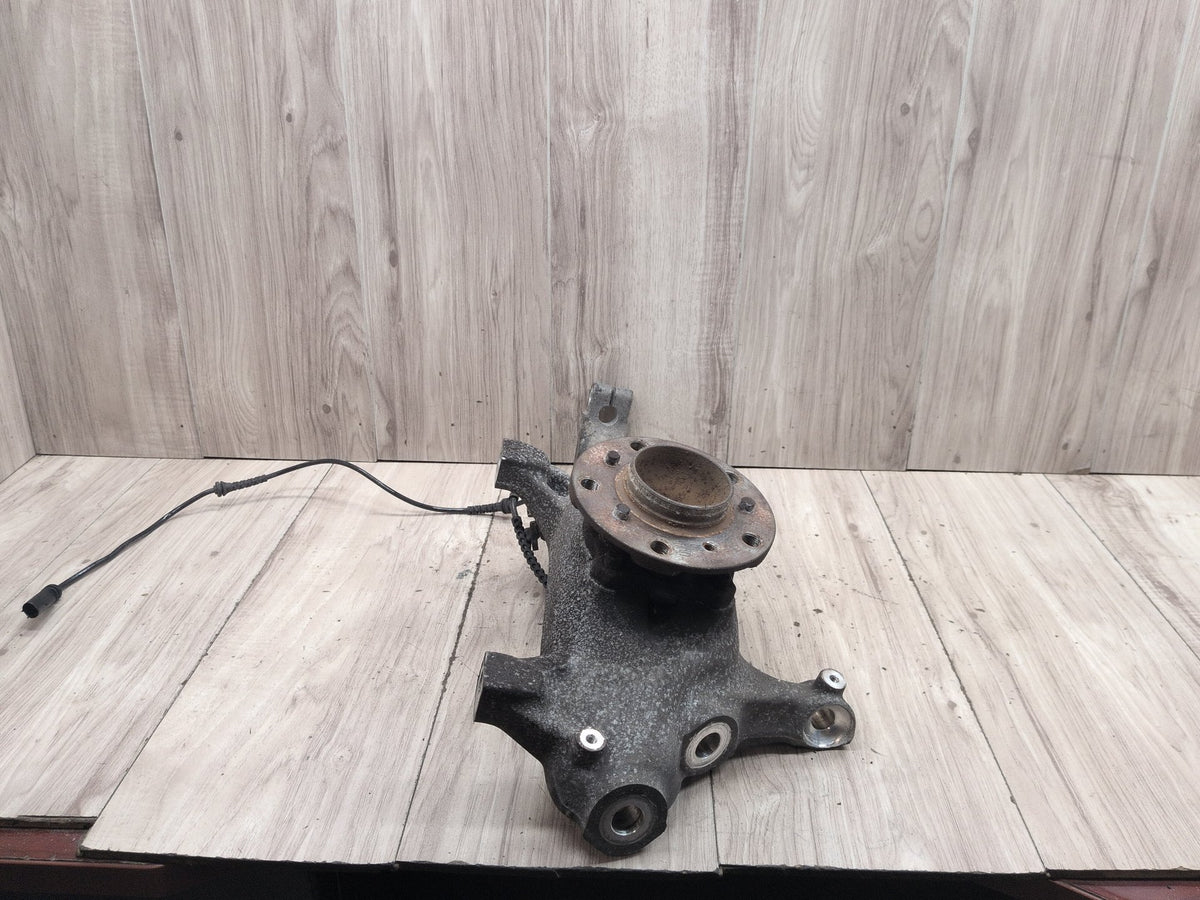 2011-2016 BMW M5 F10 RWD Front Right Spindle Knuckle w/ Bearing 2284054