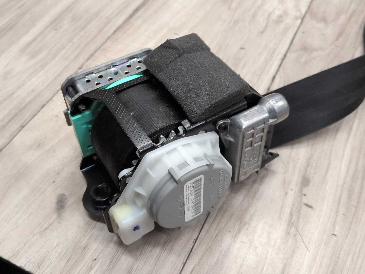 2008 - 2017 Audi S5 8T Front Left Driver Seatbelt Seat Belt Retractor 8T0857705